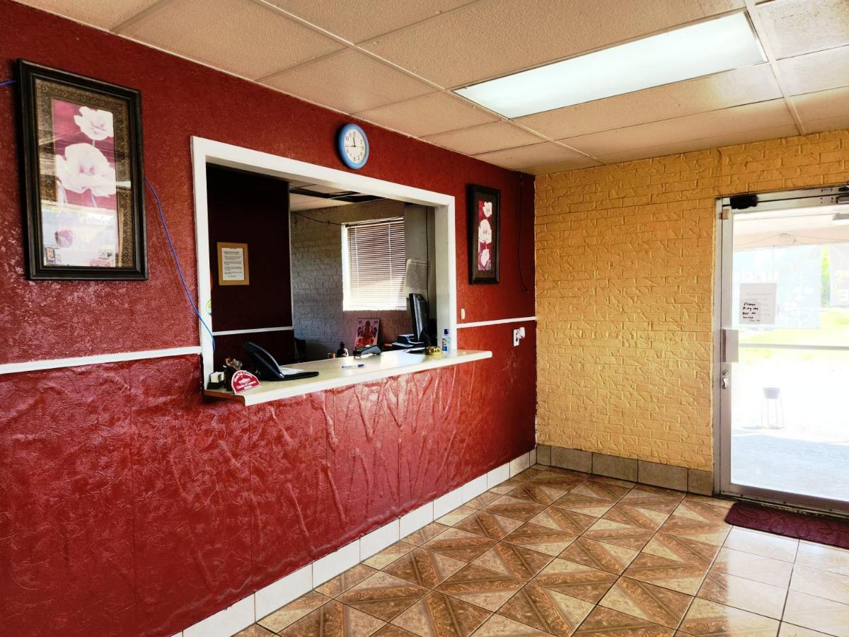 Executive Inn By Oyo Queenville Mena Exterior foto